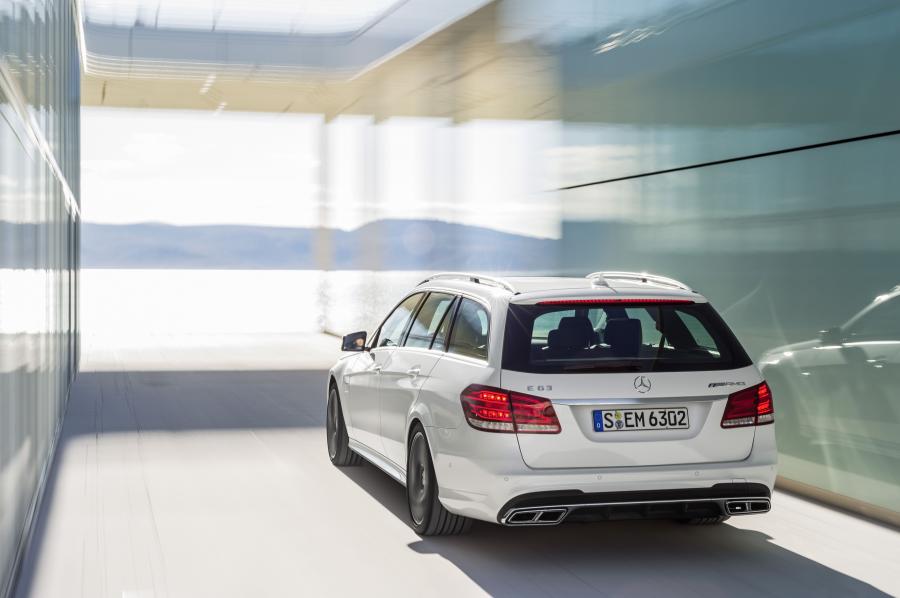  Mercedes-Benz E63 AMG Estate 2013 года  (фото 7 из 18)